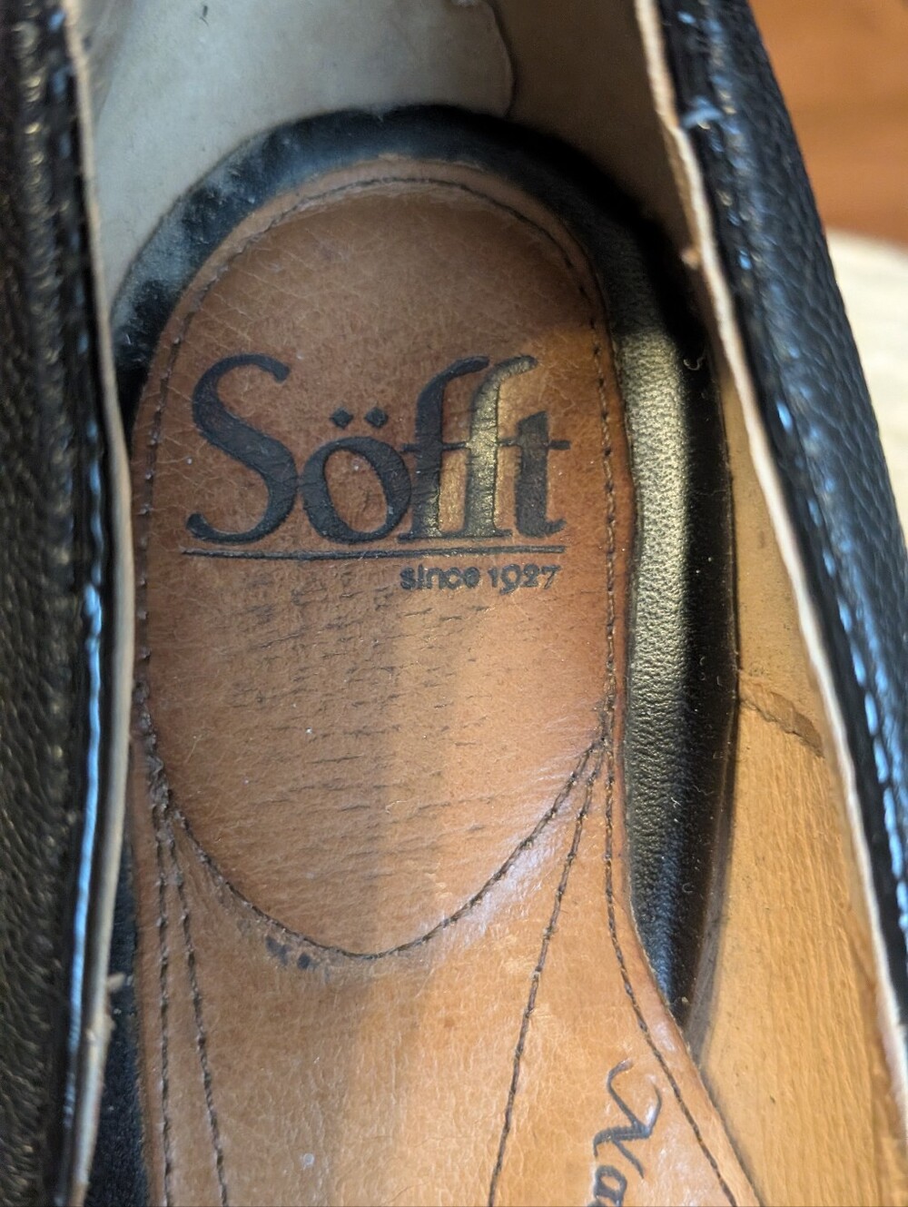Classic Black Leather Platform Pumps - Picture 3 of 7